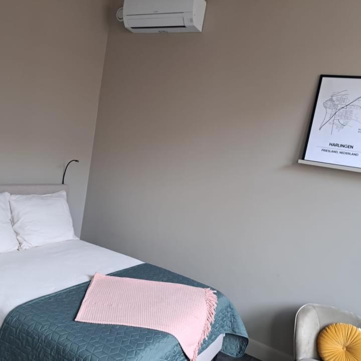 Bij Ons In Harlingen Apartment Bagian luar foto